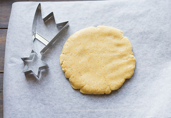 Eenvoudig recept voor nieuwe jaar cookies met specerijen