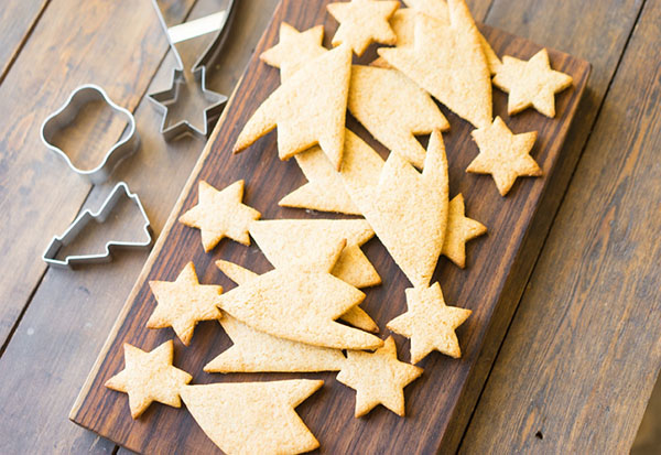 Eenvoudig recept voor nieuwe jaar cookies met specerijen