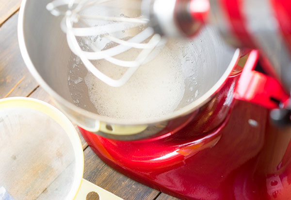Eenvoudig recept voor nieuwe jaar cookies met specerijen