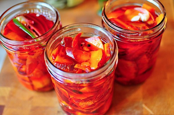 Wortelen voor de winter in blikjes - in het Koreaans, lecho, salade, dressing - zeer smakelijke recepten met uien, bieten, peper. Hoe houd je wortels voor de winter thuis