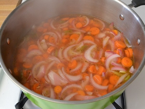 Wortelen voor de winter in blikjes - in het Koreaans, lecho, salade, dressing - zeer smakelijke recepten met uien, bieten, peper. Hoe houd je wortels voor de winter thuis