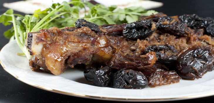 Recept voor vlees met gedroogde pruimen in een multivarquet - een heerlijk vakantierecept
