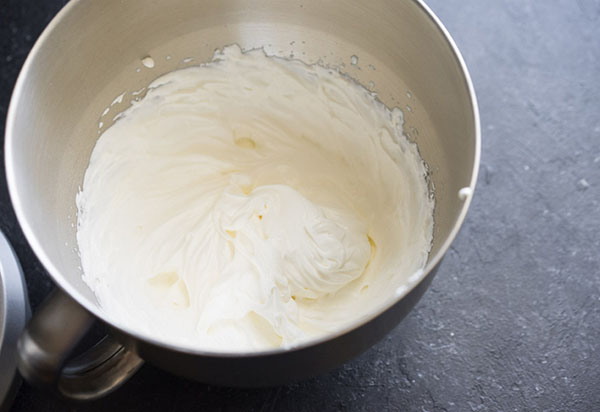 Een ongebruikelijk recept voor een lente wijn taart