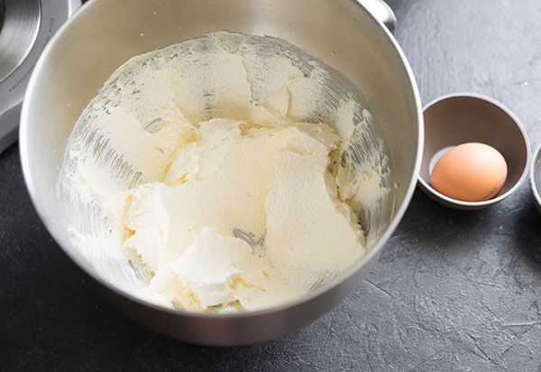 Een ongebruikelijk recept voor een lente wijn taart
