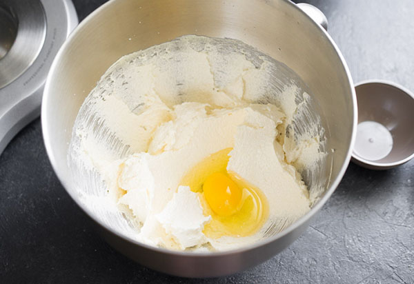Een ongebruikelijk recept voor een lente wijn taart