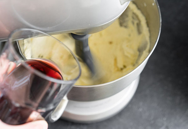 Een ongebruikelijk recept voor een lente wijn taart