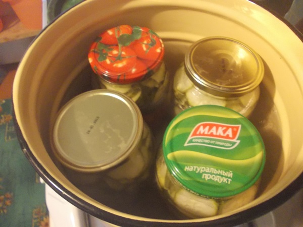 Lekkere komkommers met knoflook voor de winter