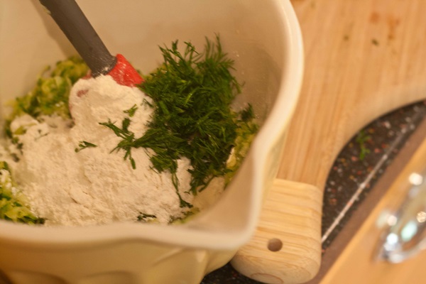 Heerlijke pannekoeken van courgettes op snelle recepten