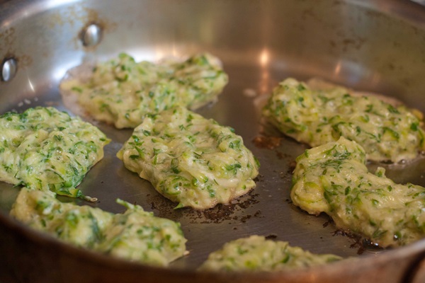Heerlijke pannekoeken van courgettes op snelle recepten