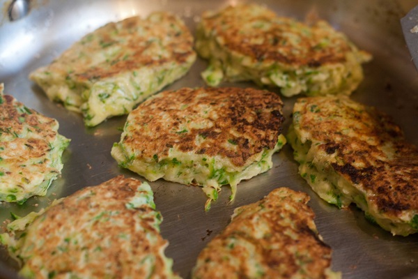 Heerlijke pannekoeken van courgettes op snelle recepten