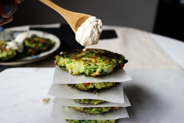 Heerlijke pannekoeken van courgettes op snelle recepten