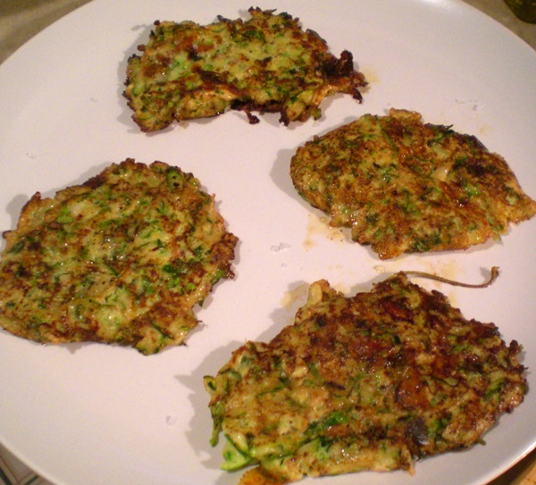 Heerlijke pannekoeken van courgettes op snelle recepten