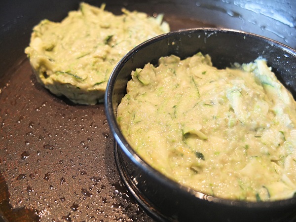 Heerlijke pannekoeken van courgettes op snelle recepten