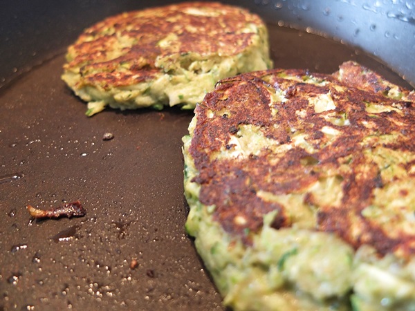 Heerlijke pannekoeken van courgettes op snelle recepten