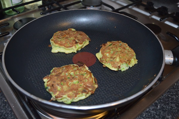 Heerlijke pannekoeken van courgettes op snelle recepten