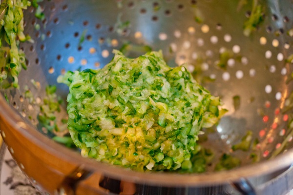 Heerlijke pannekoeken van courgettes op snelle recepten