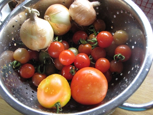 Tomaten wiggen voor de winter met uien - foto recept blanks