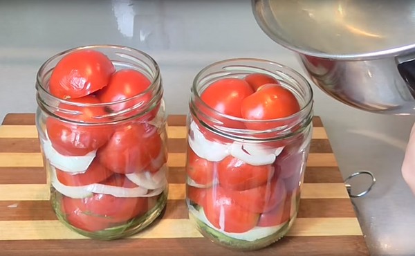 Tomaten in gelatine voor de winter - recepten met uien, zonder sterilisatie. In de winter geoogste, ingemaakte tomaten in gelatine