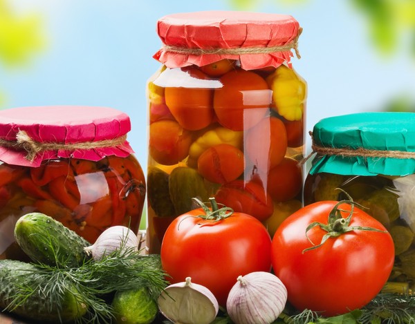 Tomaten in gelatine voor de winter - recepten met uien, zonder sterilisatie. In de winter geoogste, ingemaakte tomaten in gelatine