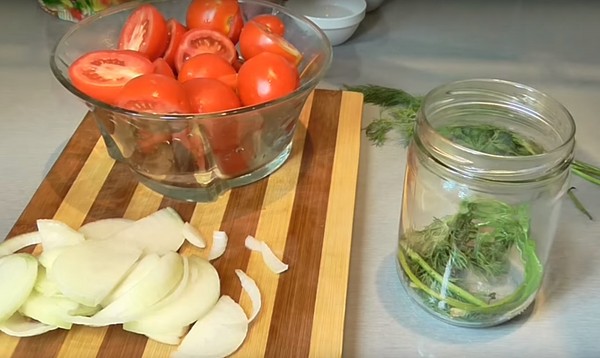 Tomaten in gelatine voor de winter - recepten met uien, zonder sterilisatie. In de winter geoogste, ingemaakte tomaten in gelatine