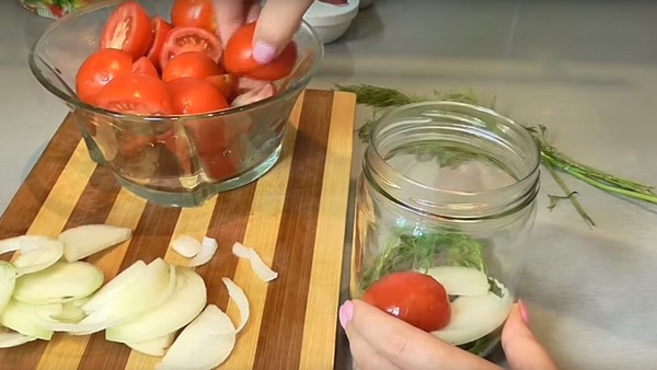 Tomaten in gelatine voor de winter - recepten met uien, zonder sterilisatie. In de winter geoogste, ingemaakte tomaten in gelatine