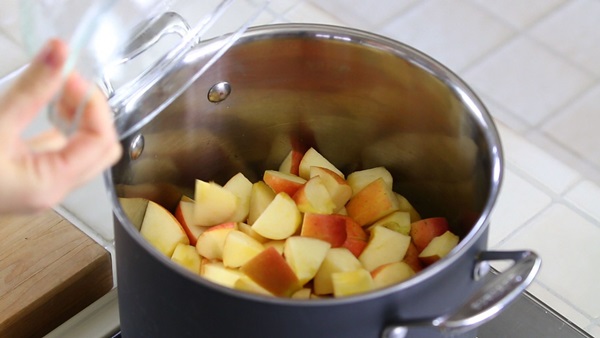Thuis jam van appels koken