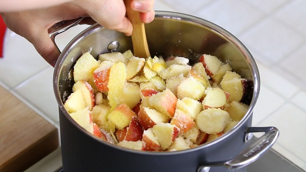 Thuis jam van appels koken