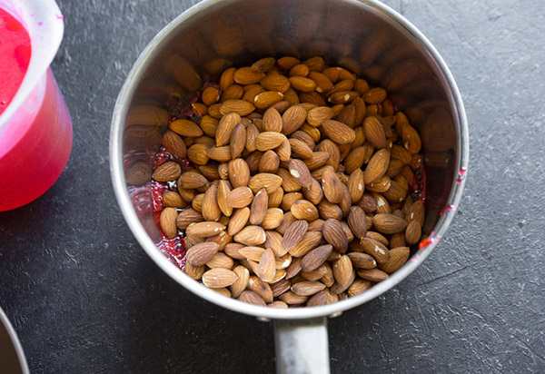 Een eenvoudig recept voor gekleurde suikernoten