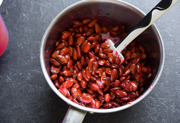 Een eenvoudig recept voor gekleurde suikernoten