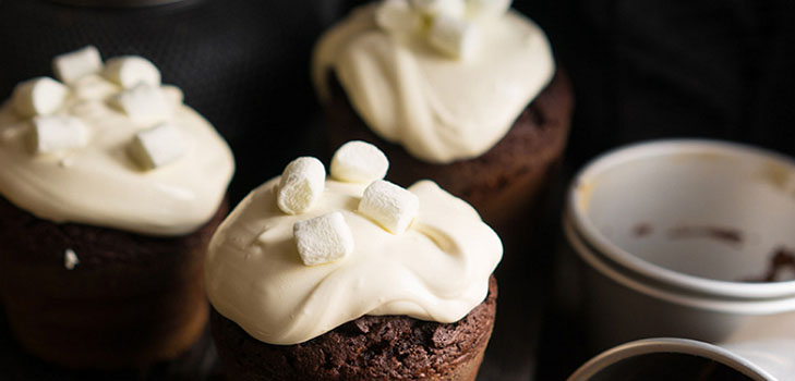 Een eenvoudig recept: feestelijke chocolademuffins met ganash