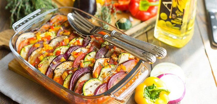 Een eenvoudig recept: ratatouille in pittige saus