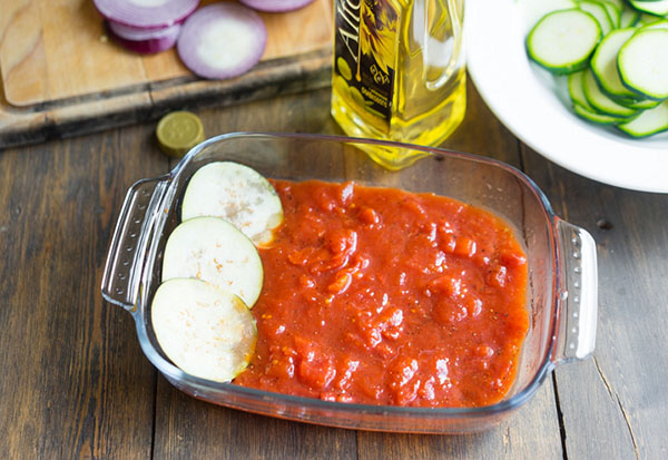Een eenvoudig recept: ratatouille in pittige saus