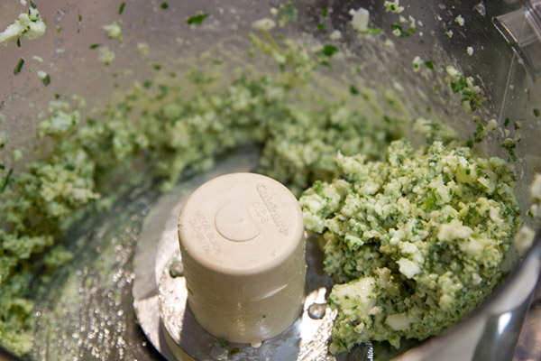 Het recept voor kalkoen voor het nieuwe jaar 2017 en kerst - in de oven, multivark, in een koekenpan, met zure roomsaus en groenten
