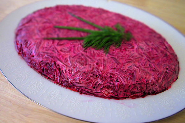 Recept voor haring onder de pelsjas voor Oud en Nieuw thuis - klassiek, rol, met appel stap voor stap