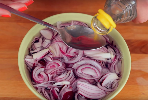 Recept voor haring onder de pelsjas voor Oud en Nieuw thuis - klassiek, rol, met appel stap voor stap
