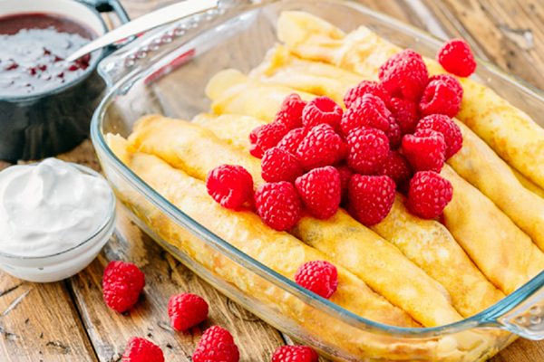Originele recepten voor pannenkoeken op Pancake Day 2017 stap voor stap met de foto: op melk, kefir, gist, met vullingen voor elke smaak