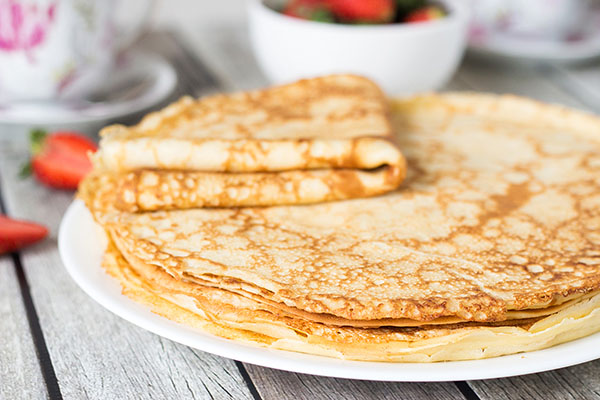 Originele recepten voor pannenkoeken op Pancake Day 2017 stap voor stap met de foto: op melk, kefir, gist, met vullingen voor elke smaak