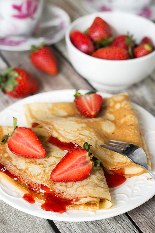 Originele recepten voor pannenkoeken op Pancake Day 2017 stap voor stap met de foto: op melk, kefir, gist, met vullingen voor elke smaak