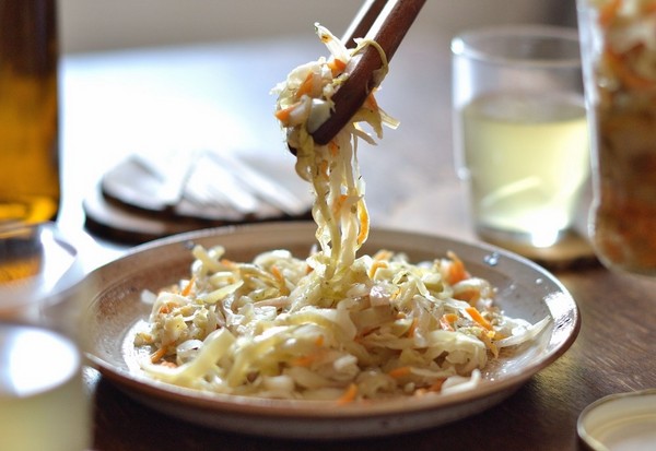 Recepten uit kool voor de winter: smakelijke salades, knuppels zonder azijn, met aspirine, zonder sterilisatie