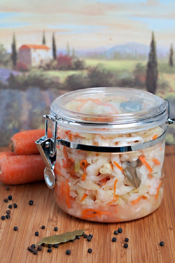 Recepten uit kool voor de winter: smakelijke salades, knuppels zonder azijn, met aspirine, zonder sterilisatie