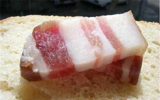 Salo voor de winter, recepten. Hoe u het vet in de pekel moet inpakken en rollen. Het recept voor gekookt vet in de pot
