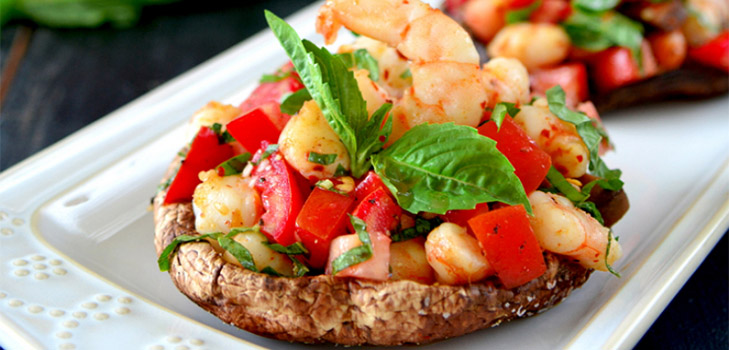 Gegrilde champignons met tomaat en garnalen vulling, heerlijk recept