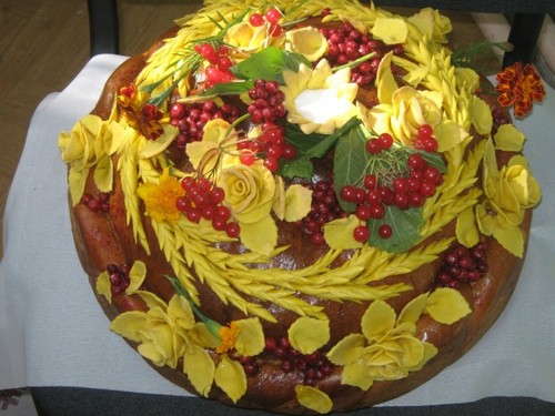 Een bruiloftsbrood met je eigen handen, een recept en een foto