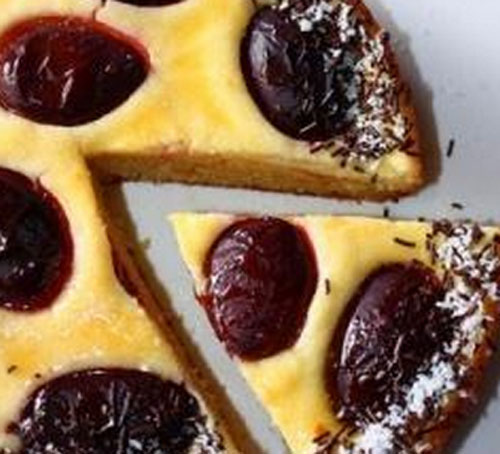 Cake met kaas en pruimen 