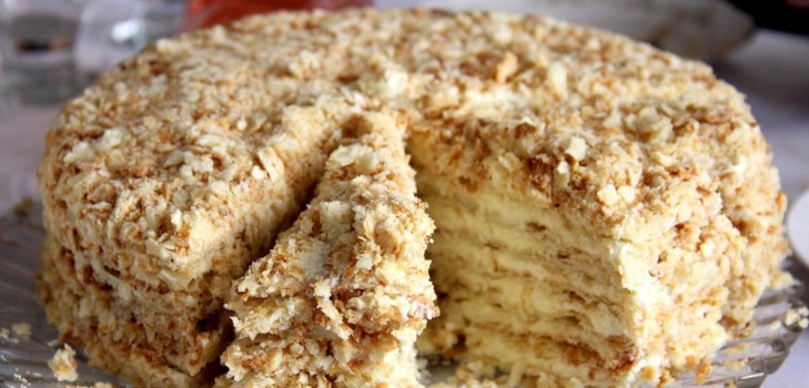 Taart in een koekepan: we bereiden zachte biscuitcakes volgens de beste recepten