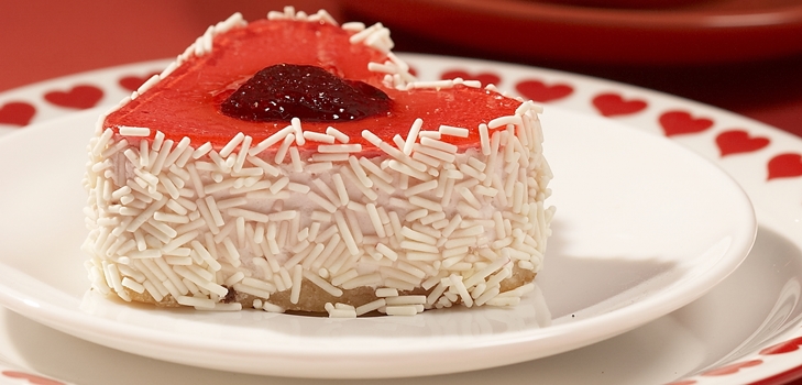 Cake in de vorm van een hart op 14 februari, recept met foto