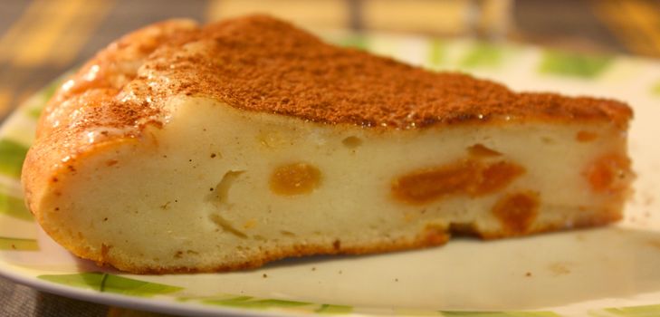 Een heerlijk recept voor een cake met curry in een multivarquet is een uitstekend dessert voor het hele gezin.