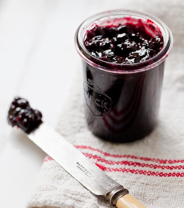 Jam van zwarte appelbes
