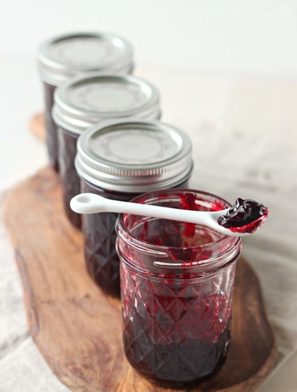 Jam van zwarte appelbes