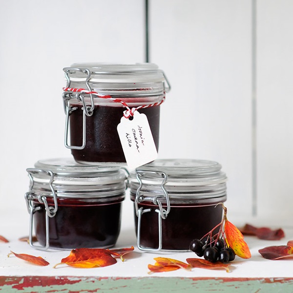 Jam van zwarte appelbes